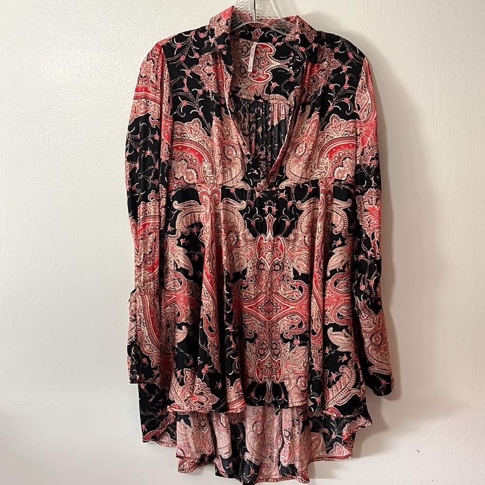 Free People Long Sleeve High Low Style Top- Red Black Tan Paisley Print - Picture 2 of 10